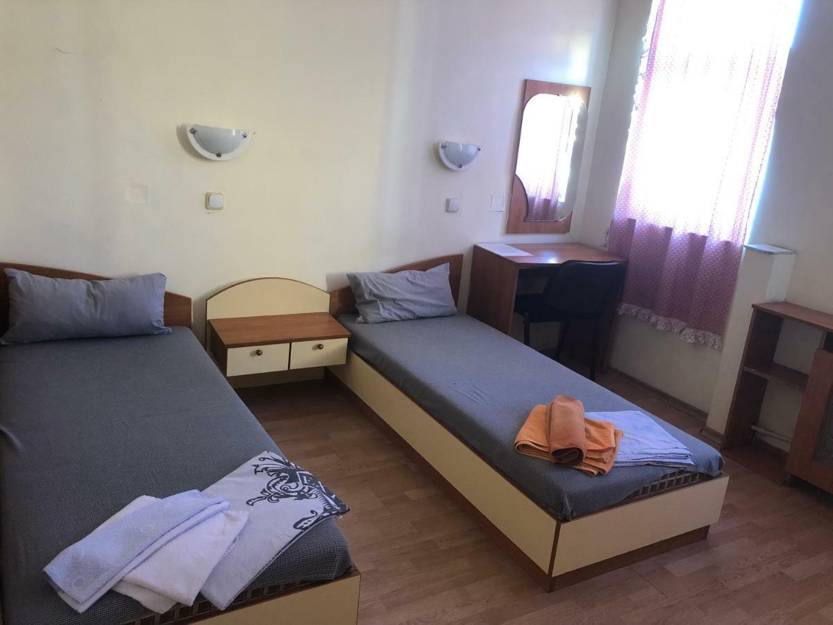 Hotel Amethyst Sofia Esterno foto